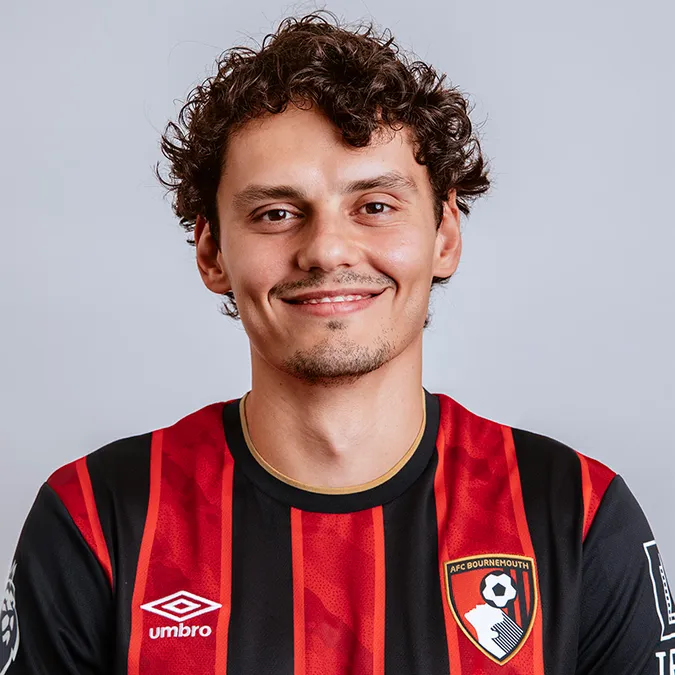 埃内斯・于纳尔